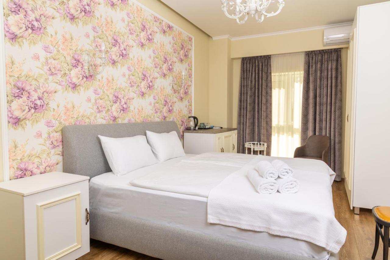 Rose Hotel Vake Tbilisi Quarto foto