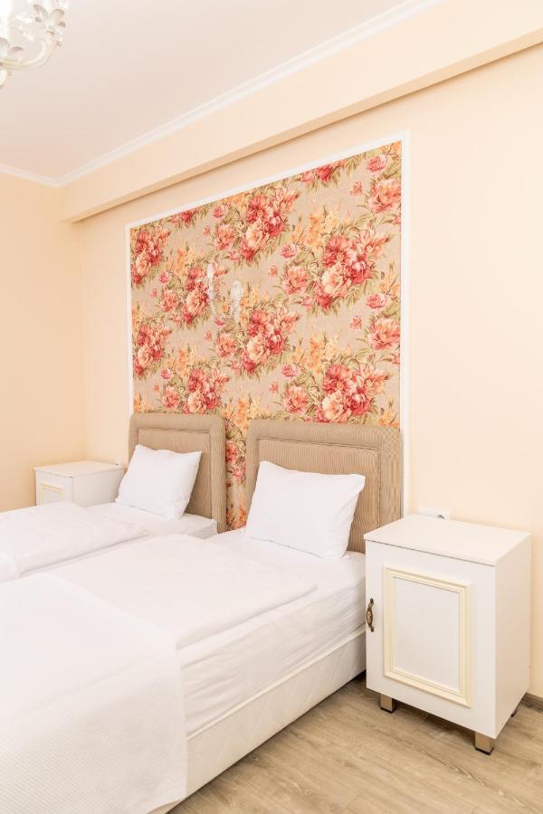 Rose Hotel Vake Tbilisi Exterior foto